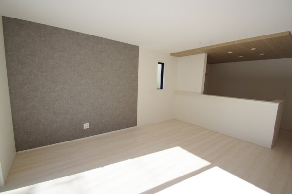 【 仲介手数料無料 多摩市一ノ宮4丁目　新築戸建て（全2棟）2号棟　5880万円の居間】