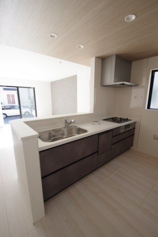 【 仲介手数料無料 多摩市一ノ宮4丁目　新築戸建て（全2棟）2号棟　5880万円のキッチン】