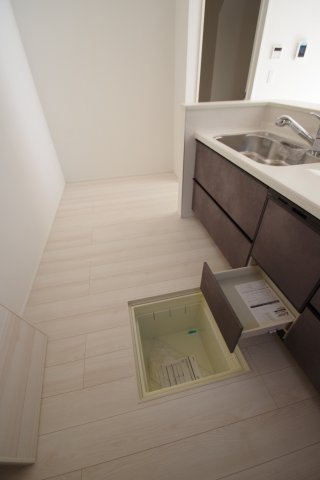 【 仲介手数料無料 多摩市一ノ宮4丁目　新築戸建て（全2棟）2号棟　5880万円のキッチン】