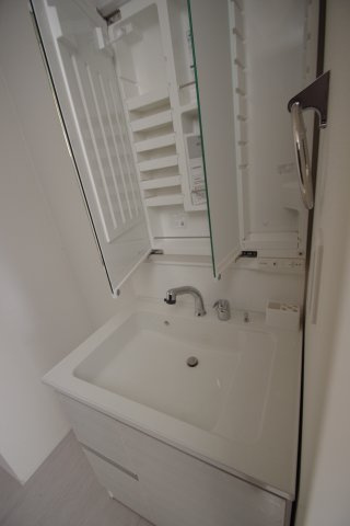 【 仲介手数料無料 多摩市一ノ宮4丁目　新築戸建て（全2棟）2号棟　5880万円の洗面】