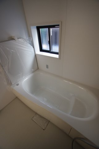 【 仲介手数料無料 多摩市一ノ宮4丁目　新築戸建て（全2棟）2号棟　5880万円の浴室】