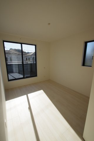 【 仲介手数料無料 多摩市一ノ宮4丁目　新築戸建て（全2棟）2号棟　5880万円の洋室】