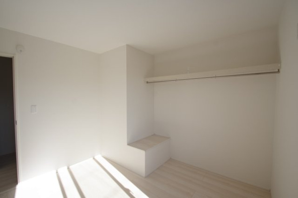 【 仲介手数料無料 多摩市一ノ宮4丁目　新築戸建て（全2棟）2号棟　5880万円の洋室】