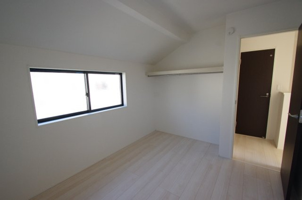 【 仲介手数料無料 多摩市一ノ宮4丁目　新築戸建て（全2棟）2号棟　5880万円の洋室】