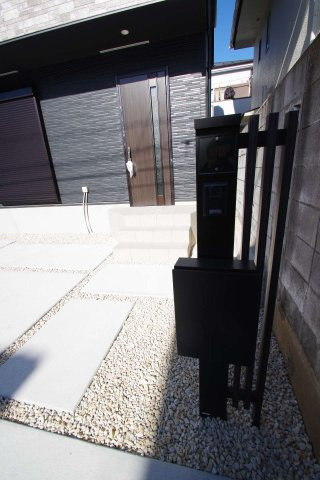 【 仲介手数料無料 多摩市一ノ宮4丁目　新築戸建て（全2棟）2号棟　5880万円のエントランス】