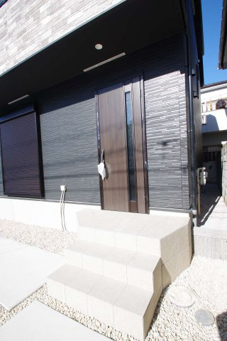 【 仲介手数料無料 多摩市一ノ宮4丁目　新築戸建て（全2棟）2号棟　5880万円のエントランス】