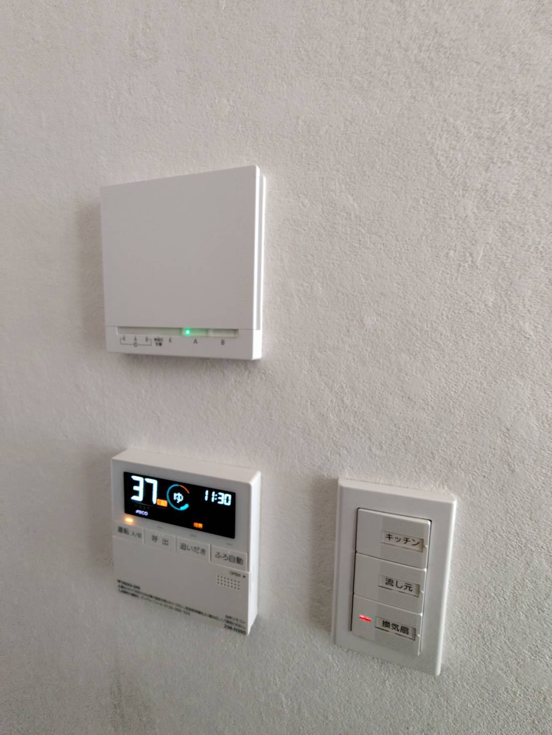 床暖房：リビング、ダイニング、キッチンに設置ずみです。