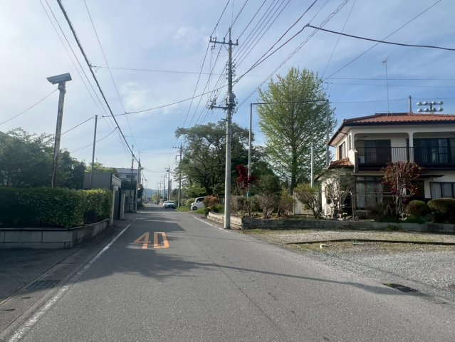 【現地写真】南西側道路。幅員7ｍで駐車場の出し入れがＧｏｏｄ！