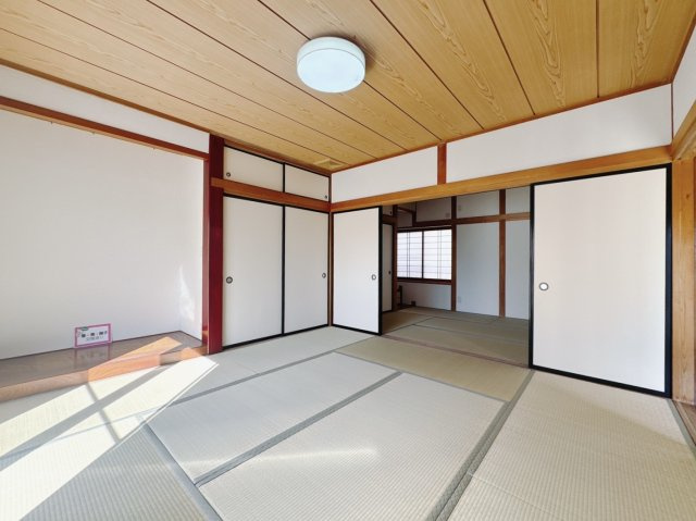 ■和室｜「続き間の和室」は、戸を開ければ大空間、閉じれば個室として活用できるのでお子様の遊び場や客間としても便利です♪