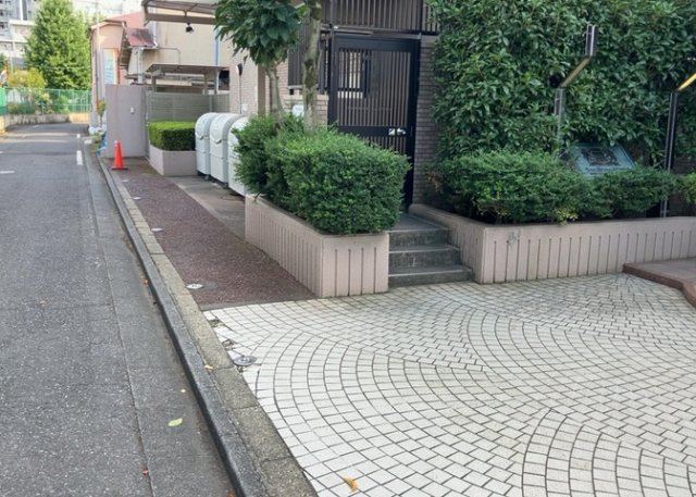 外観はマンション管理がされているかの目安になります。築年数が古いと、壁面は劣化してひび割れが生じることも！建物が古びていても細かいところが修繕されていると、きちんと管理されているなぁと感じるでしょう。