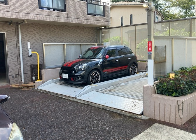 マンションの駐輪場は、事前に空きがあるか確認を取ると安心です。せっかく入居したのに駐輪スペースがない！なんてことになったら大変ですよね。そこで、内見時や購入前にはまず事前に確認しておくと良いでしょう。