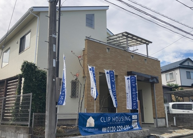 住宅用の土地では前面道路に2m以上接していなければならないと法律で定められています。しかし、お持ちの車のサイズやライフスタイルなどにより、2mでは利便が悪い場合もございますので、事前に確認しましょう。