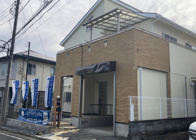 お持ちの車種によっては前面道路が広い方が便利でしょう。しかし、前面道路が広ければその分交通量が多くなるため、騒音などが気になる場合があります。実際に現地を見学し、周辺交通量や騒音などを確認しましょう！