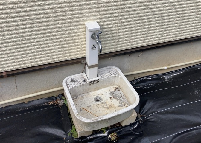 敷地内に散水栓や立水栓があると便利です。水道水を直接利用できるため、水を運ぶ手間を省くことが出来ます。大量の水を必要とする洗車作業や清掃などに役立ちます。その他設備とあわせて、現地でご確認ください。