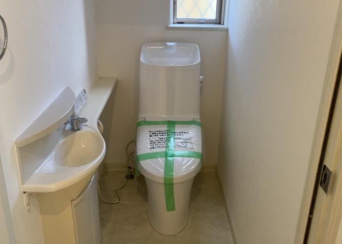 トイレは大きさや形、機能、抗菌性などが異なる多種多彩なタイプが各メーカーから出ています。それぞれに良さがあるため、事前にどういったタイプのトイレがいいのかをご家庭内で決めて、内見に行くといいでしょう。
