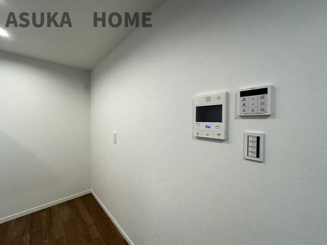 テレビモニター付きなので急な来客時やお子様のお留守番にも安心な設備ですね。