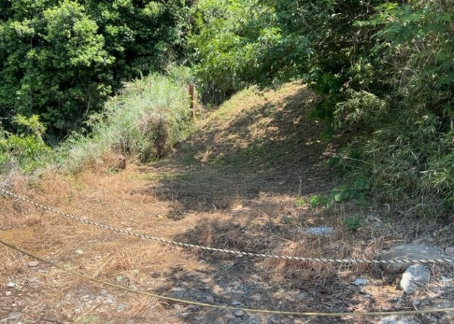 土地の形が極端に長細かったり、狭小地、あるいは道路との高低差がある傾斜地だった場合、後々売ろうとしても買い手がつかない場合もあります。後々、売却することになった時に価値の下がらない土地を選びましょう。