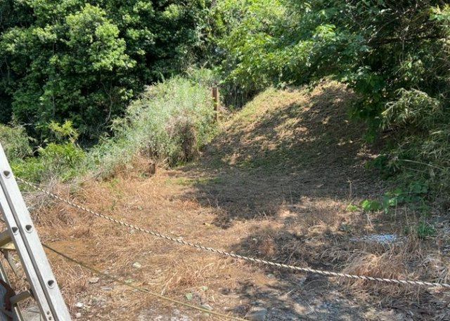 土地の面積＝住宅面積ではありません。建ぺい率の問題などで、土地のある場所によって住宅を建てられる面積は限られています。高さもしかり、「土地」という言葉の中には、建築条件も含まれると考えておきましょう。