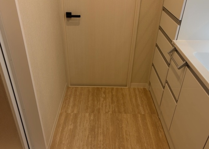 洗面脱衣所は「体を綺麗に整える場所」という目的と役割を持っています。そして便利で使い勝手のいい「体を綺麗に整える場所」にするためには、配置や動線、照明や収納計画をしっかりと検討しておく必要があります。