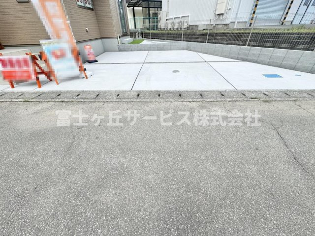 車種により3台駐車可能です