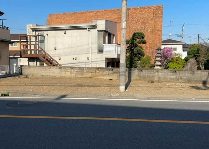 土地を買う際、住む地域の自治体や福祉の補助制度にも注目してみましょう。子供や老人の医療補助やゴミ出しのルールなど、自治体によってルールに大きな違いがあるため、暮らしやすい土地で判断するとよいでしょう。