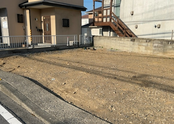 人が暮らすうえで日光は大切な要素となります。日当たりの良さは譲れないポイントですね。併せて近くに大きな建築物の建築予定がないか、あるいはそれが可能な土地が近くにないか事前に確認することもお勧めします。