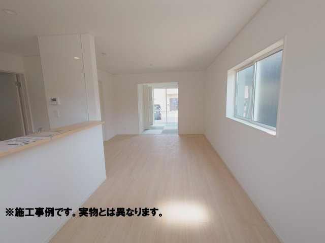 完成予想図　16.2帖の広いリビングはソファやダイニングの配置替え、ワークスペースの設置、子どもの遊び場など、ライフステージに合わせて使い方を変えやすいです。