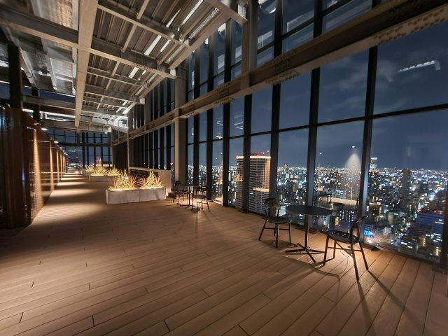 【スカイテラス】大変間口の広い全面ガラス張り！大阪の街を一望できる最上階の共用施設「アマテラス」！