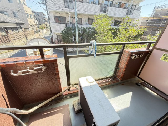 東向き日当たり良好なのバルコニーです。