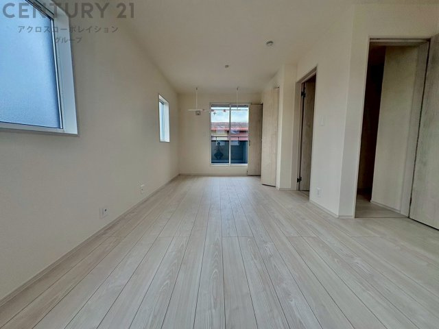 子供部屋…創造性や成長を促す遊びの空間を提供。学習や趣味に集中できる環境を整えます。個別のプライベートスペースは自己表現と自立心を育み、心地よい睡眠環境を整えリラックスできる場所を提供。