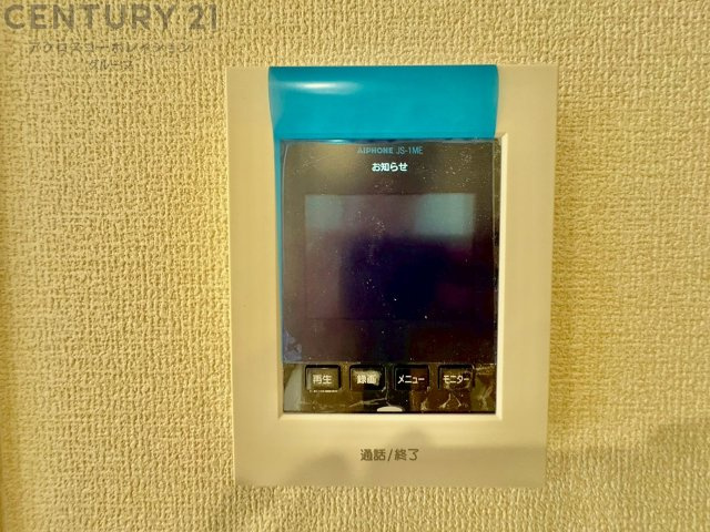 訪問者が来たときにテレビ画面で確認できるため、安心してドアを開けられます。録画機能があるものもあり、留守中に来訪者を記録しておくことができます。利便性が高く、セキュリティ面でも安心です。