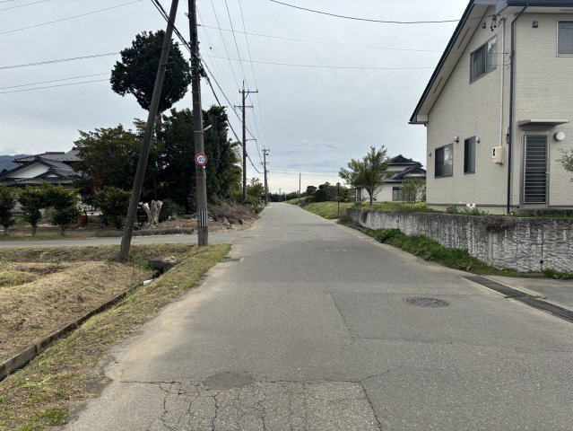西側前面道路