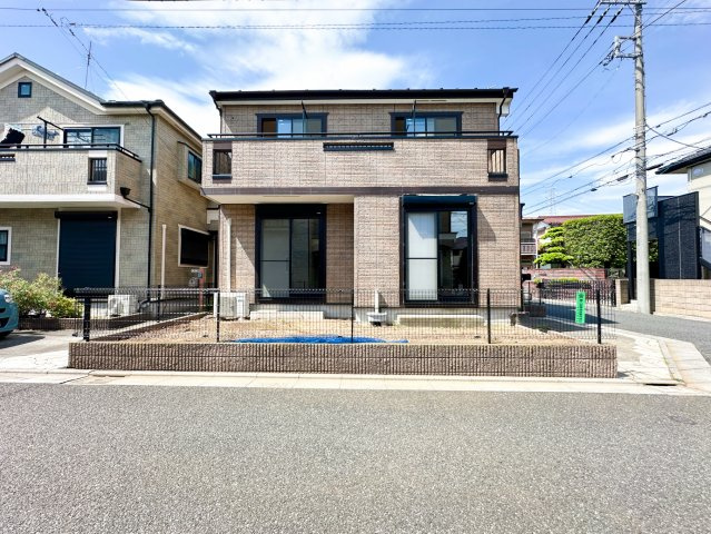【現地外観】東南角地の整形地、庭付き中古戸建、緑豊かで閑静な住宅街、良好で魅力溢れる住環境を是非現地にてご確認ください