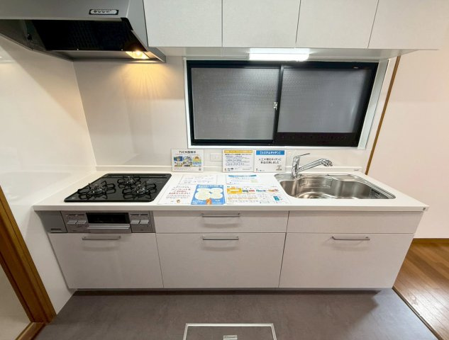 スライド式の収納は、出し入れしやすい上に、中の物が良く見えて掃除もしやすいのが利点です