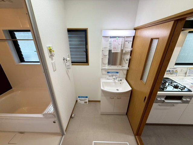 広々としているので身だしなみチェックにも最適です