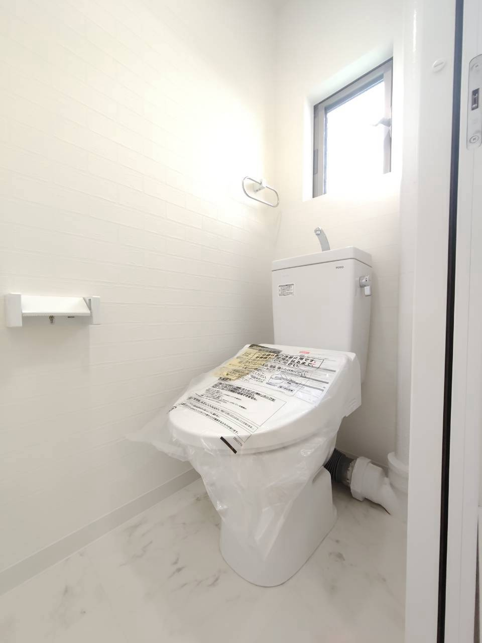 温水洗浄便座付きトイレ新規交換