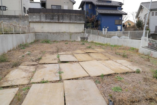 隣家の土地はどうなっているのか、生活利便施設が近くにあるのか、学校まで近いかなど、お客様のライフスタイルにあわせたイメージが重要です。また、近くにあると困る施設が近くにないかも確認するといいでしょう。
