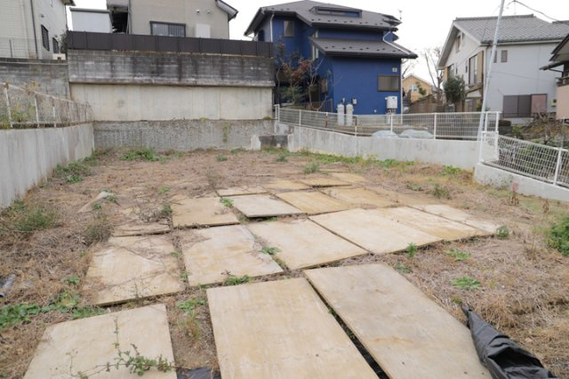 家を建てる前提で土地を探している場合、地盤の丈夫さは譲れない条件の一つです。地盤が脆弱だと追加工事が必要となります。また、過去に地盤沈下や液状化現象を起こした土地は、できるだけ避けた方がいいでしょう。