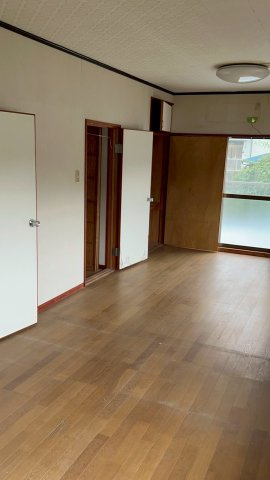 広々とした洋室は、間仕切り次第で2部屋としても活用可能