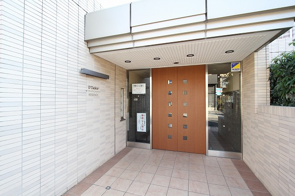 外部からの侵入を防ぎ安心感のあるオートロック付き物件。