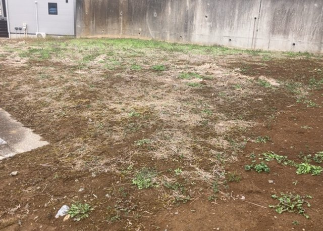 土地の面積＝住宅面積ではありません。建ぺい率の問題などで、土地のある場所によって住宅を建てられる面積は限られています。高さもしかり、「土地」という言葉の中には、建築条件も含まれると考えておきましょう。