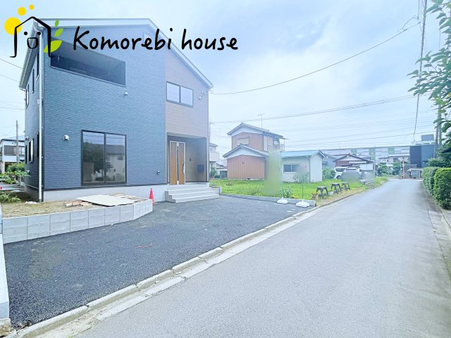 前面道路含む現地写真です