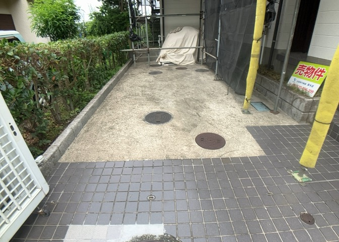 駐車場と明記されていても、最小スペースでつくられた駐車場だと大型車は駐車できなかったり、出入りしにくくなったりする可能性があります。お車のサイズと購入したい物件の駐車場のサイズを現地で確認しましょう。