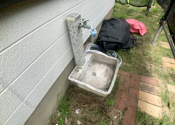 敷地内に散水栓や立水栓があると便利です。水道水を直接利用できるため、水を運ぶ手間を省くことが出来ます。大量の水を必要とする洗車作業や清掃などに役立ちます。その他設備とあわせて、現地でご確認ください。