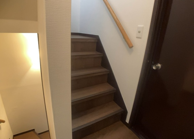 限られた敷地面積の場合、収納スペースを狭くして居室スペースを広く取ろうとすると、収納スペースがなくて困ることがあります。見学の際に各部屋に収納スペースがあるか、収納を置く場所はあるのか確認しましょう。