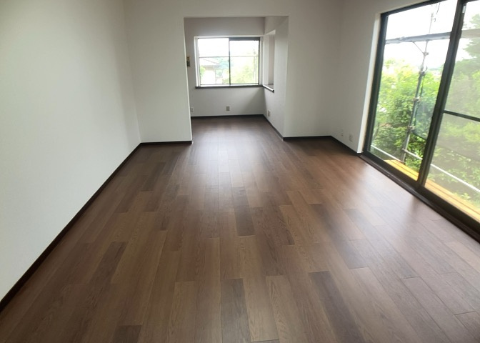 リビングの間取りの種類は大きくわけてリビングとダイニングが別になっているタイプ、リビングダイニング一体型です。どちらも一長一短ですので、家を選ぶ時はその両面をチェックして決めるようにしましょう。