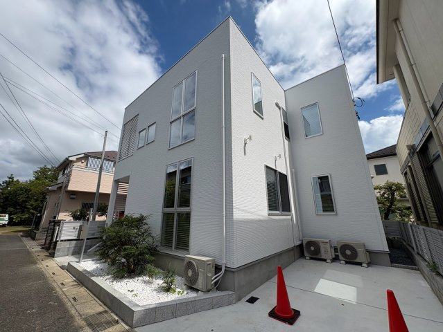 広々約20帖のリビング空間には上部吹抜けあり！水回りがワンフロアにまとまり、家事がスムーズにこなせる間取りです！全室造り付けオーダー家具・全室エアコン付！