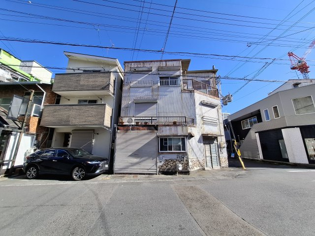 商店街の一角、角地です！