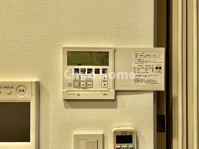 【床暖房】冬は足元から暖めてくれる床暖房はエアコンとは違って埃が舞いませんので健康にも良さそうですね。