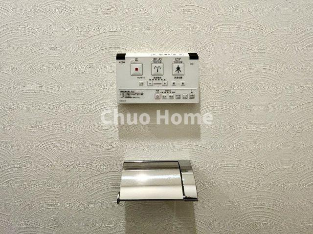 【ウォシュレット】清潔に使いたいお手洗いには最適な設備です。もちろんウォームレットも標準装備です。